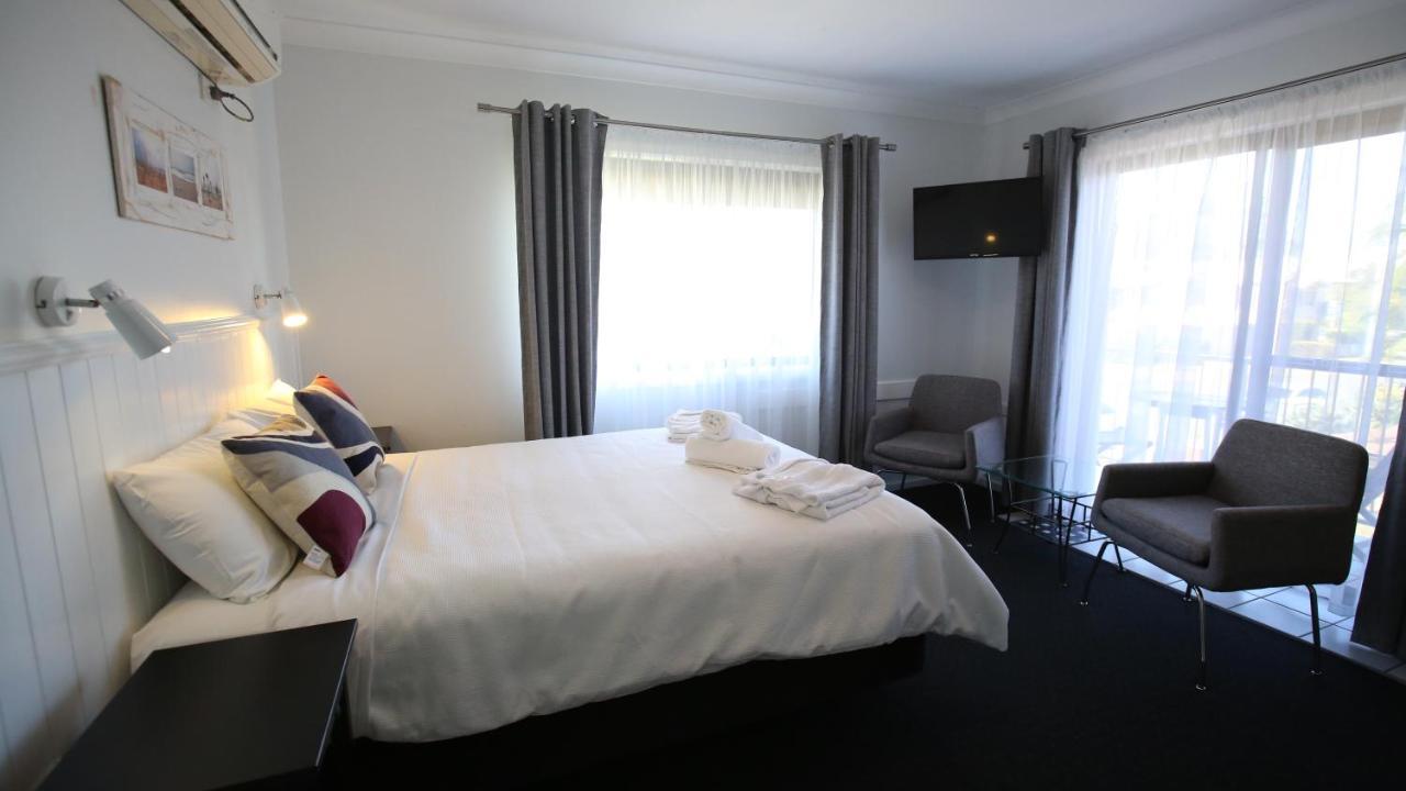 Hawks Nest Motel Екстериор снимка